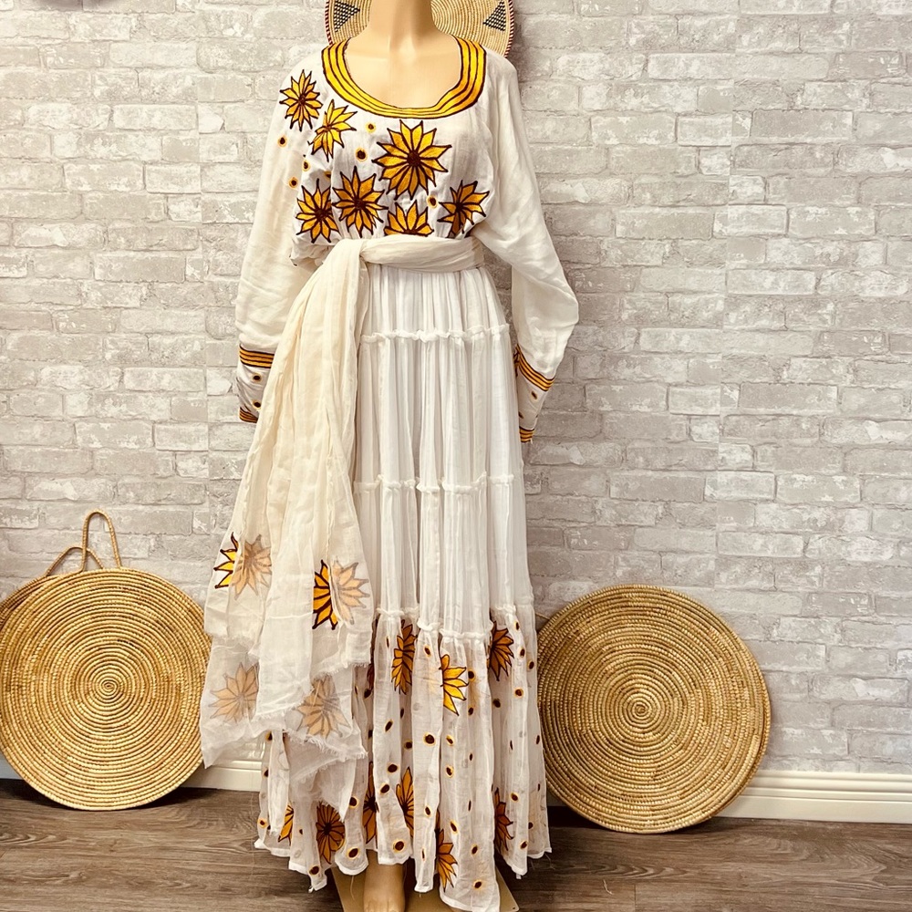 Ethiopian /Eritrean Traditional dress /bahilwe kemis (የሐበሻ የሐገር ባህል ልብስ)